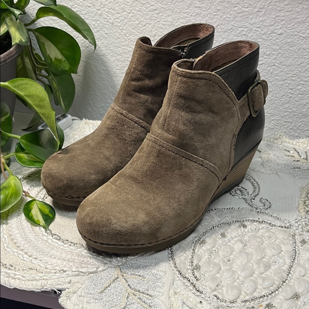 Dansko Shirley Ankle Bootie - Picture 2 of 13